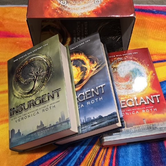 Divergent Series- Trilogy Box Set - Picture 4 of 8